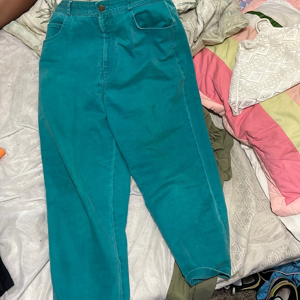 Don’t fit super big on me. But they are very comfortable when I tried them on.